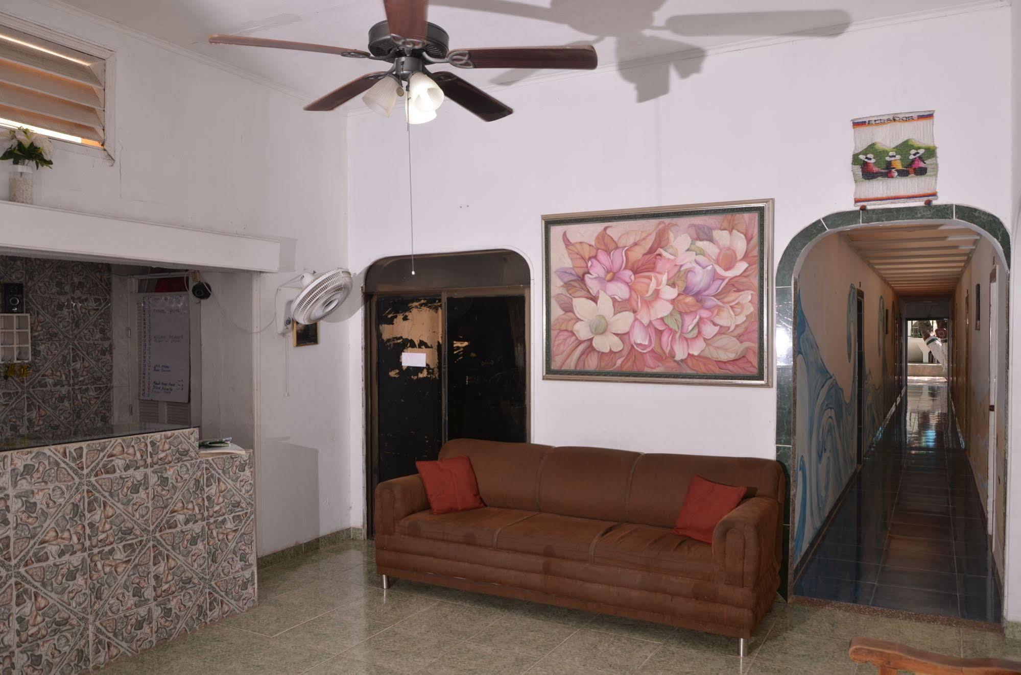 Hotel Vargas Airport Cartagena Eksteriør bilde