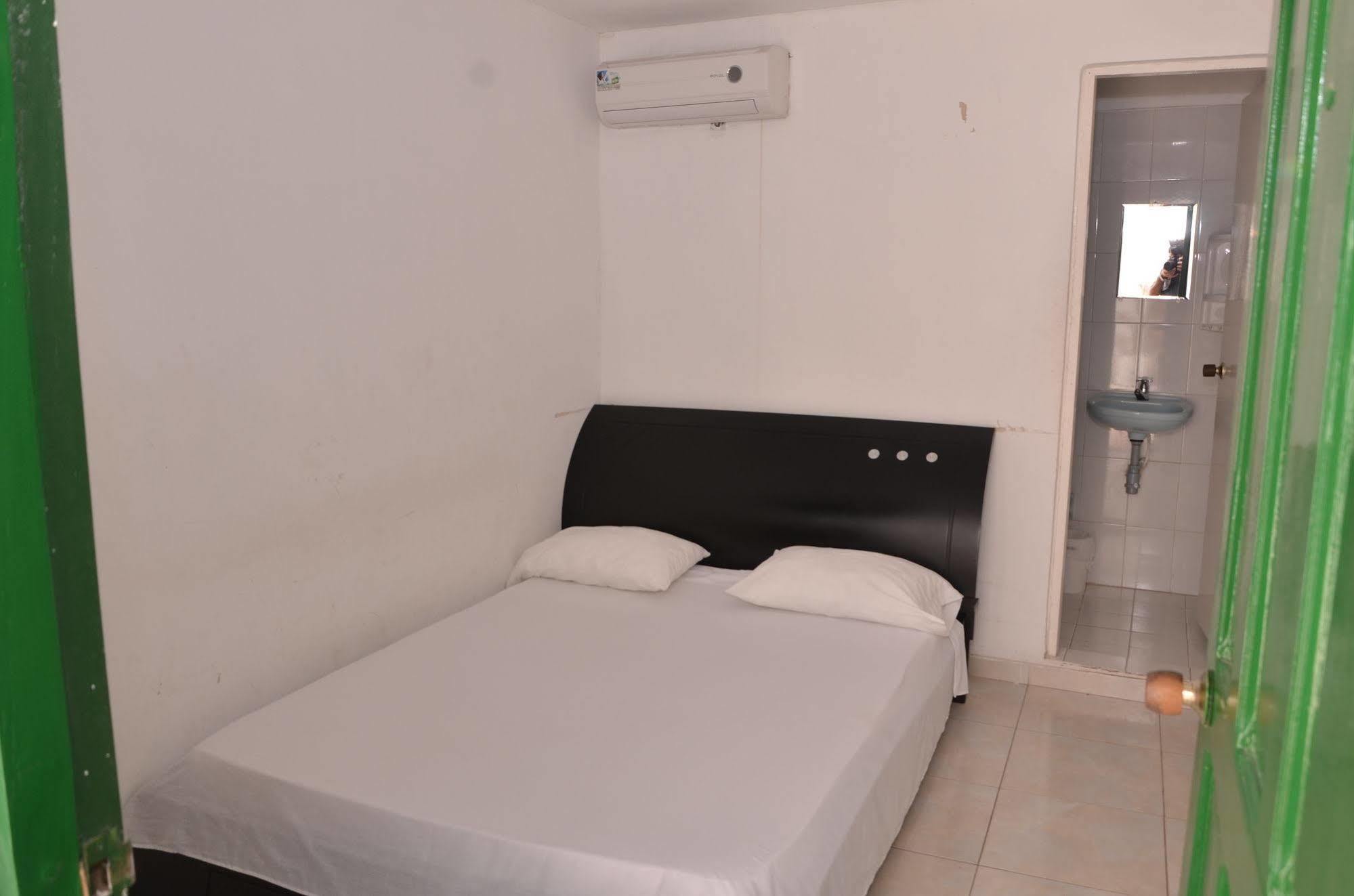 Hotel Vargas Airport Cartagena Eksteriør bilde